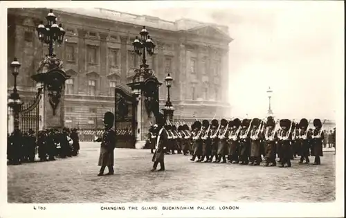 London Changing Guard Buckingham Palace / City of London /Inner London - West