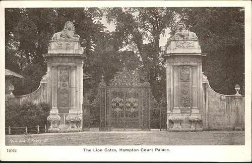 Hampton Court Lion Gates Palace  / Herefordshire, County of /Herefordshire, County of