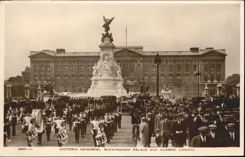 London Victoria Memorial Buckingham Palace Guards / City of London /Inner London - West