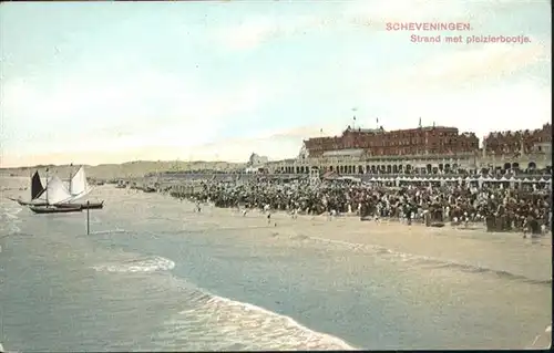 Scheveningen Strand Pleizierbootje *