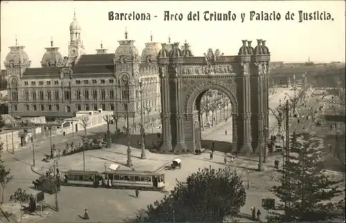 Barcelona Strassenbahn Arco Triunfo Palacio Justicia *