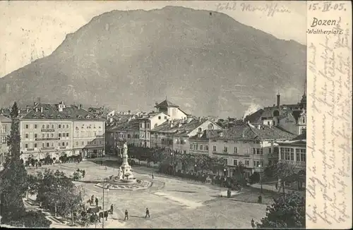 Bozen Waltherplatz Statue x