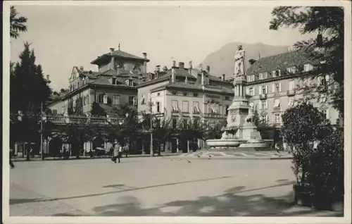 Bolzano Piazza Vittorio Emanuele x