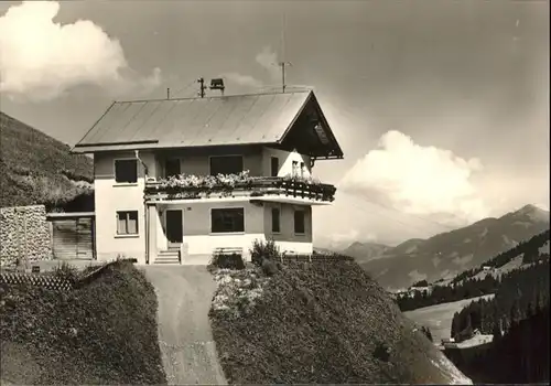 wu82976 Hirschegg Kleinwalsertal Vorarlberg Hirschegg Kleinwalsertal Haus Zwoelferblick * Kategorie. Mittelberg Alte Ansichtskarten