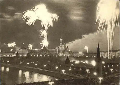 Moskau Moskau Mockba Festsalut Kreml * / Russische Foederation /