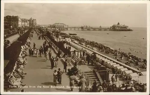 wz05383 Eastbourne Sussex New Bandstand
Three Parades Kategorie. Eastbourne Alte Ansichtskarten