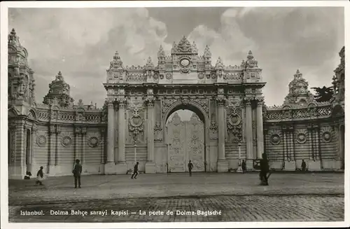 Istanbul Constantinopel Dolma Bahce sarayi kapisi / Istanbul /