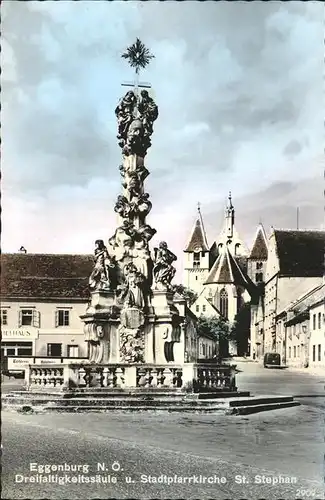 Eggenburg Niederoesterreich Dreifaltigkeitssaeule Stadtpfarrkirche St. Stephan / Eggenburg /Waldviertel