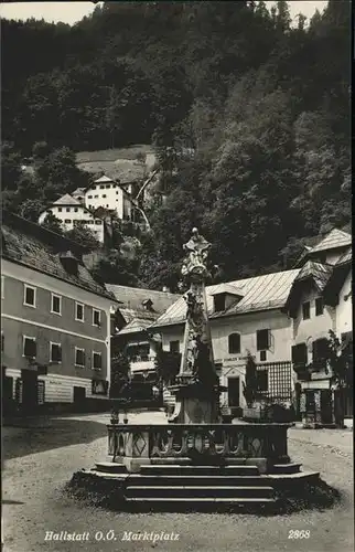 Hallstatt Salzkammergut Marktplatz Brunnen / Hallstatt /Traunviertel