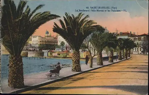 Saint-Raphael Var Saint-Raphael   Le Boulevard Felix-Martin les Palmiers *