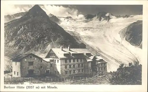 Mayrhofen Berliner Huette mit Moesele Hornkees Gletscherzunge Zillertaler Alpen Kat. Mayrhofen