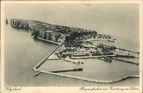 Helgoland Fliegeraufnahme vor Zerstoerung des Hafens / Helgoland /Pinneberg LKR