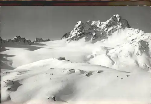 Berguen Bravuogn GR Keschhuette mit Porchabella Gletscher Piz Kesch / Berguen /Bz. Albula