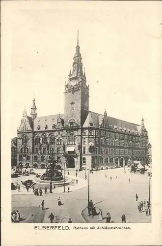 Elberfeld Wuppertal Rathaus mit Jubilaeumsbrunnen / Wuppertal /Wuppertal Stadtkreis