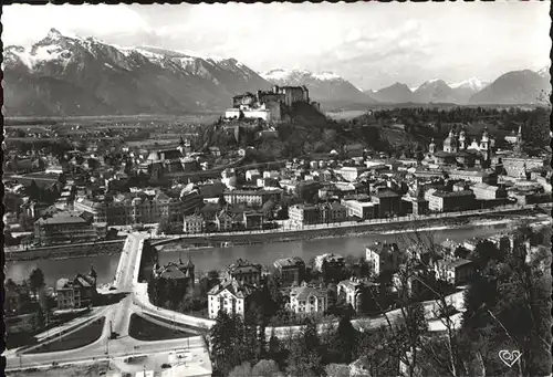 Salzburg Oesterreich Blick vom Kapuzinerberg Altstadt Salzach Bruecke Festung Hohensalzburg Untersberg Bayerische Alpen Kat. Salzburg