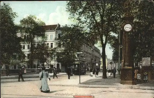 Duesseldorf Bazarstrasse Strassenbahn Flanieren