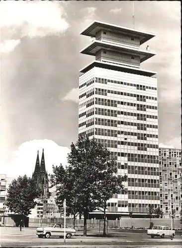 Koeln Fernmeldehochhaus Autos