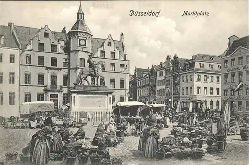 Duesseldorf Markt Frauen Denkmal