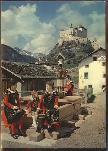 Schuls GR Schloss Tarsp Brunnen Kind Maedchen Tracht Kat. Scuol