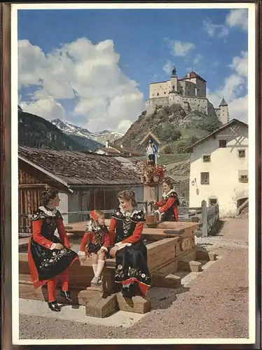 Schuls GR Schloss Tarasp Brunnen Maedchen Tracht Kat. Scuol