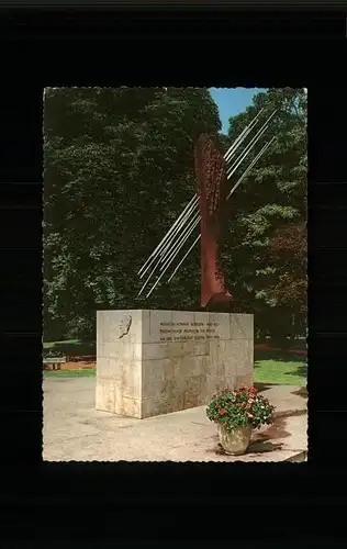 Giessen Lahn Denkmal Wilhelm-Conrad Roentgen / Giessen /Giessen LKR