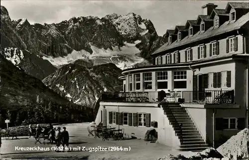 Kreuzeckhaus mit Blick auf Zugspitze Kat. Garmisch Partenkirchen