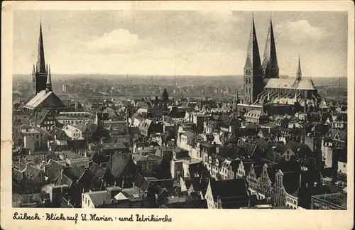 Luebeck Panorama mit Blick auf St Marien und Petrikirche Kat. Luebeck