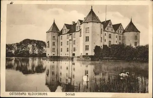 Gluecksburg Ostseebad Schloss Teich Schwan