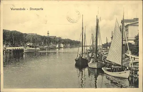 Warnemuende Strompartie Boote Warnow Kat. Rostock