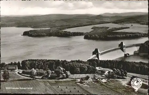 Moehnesee Panorama Stausee Moehnetalsperre Fliegeraufnahme Kat. Moehnesee