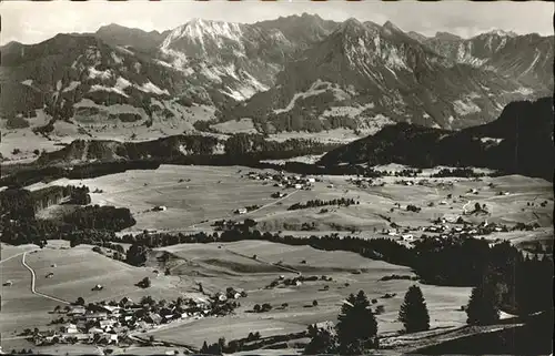 Sonderdorf Blick auf Sonderdorf und Obermaiselstein mit Nebelhorngruppe Allgaeuer Alpen Kat. Bolsterlang