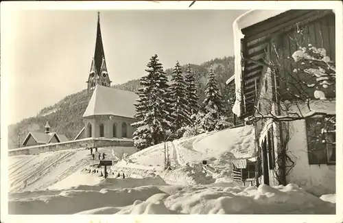 Kreuth Tegernsee Winterpartie an der Kirche Kat. Kreuth