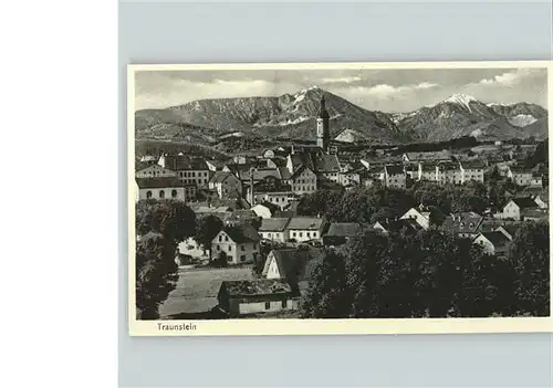 Traunstein Oberbayern Blick ueber die Stadt Chiemgauer Alpen