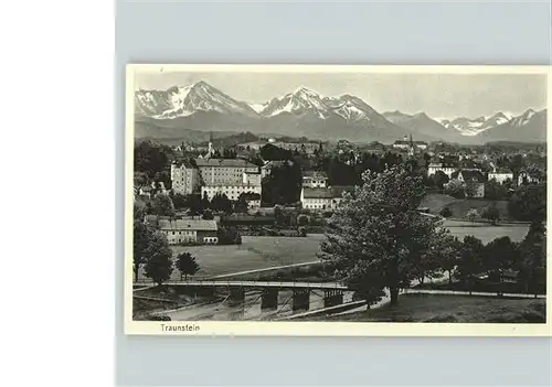 Traunstein Oberbayern Blick ueber die Stadt Traun Bruecke Chiemgauer Alpen