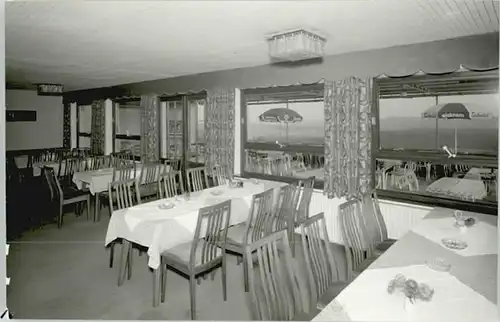 Au Inn  o 1975