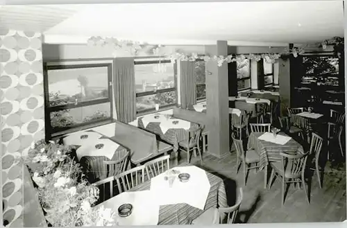 Au Inn  o 1975