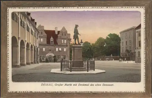 Dessau-Rosslau Grosser Markt mit Denkmal des alten Dessauer Fuerst Leopold / Dessau-Rosslau /Anhalt-Bitterfeld LKR