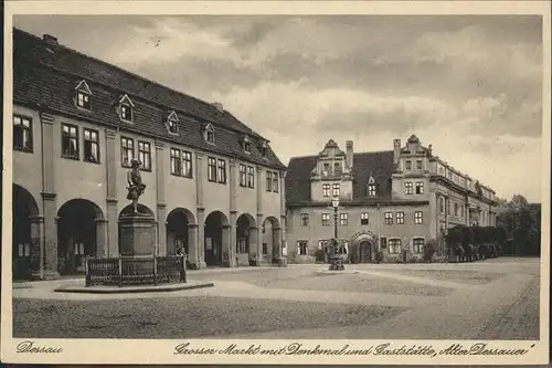 Dessau-Rosslau Grosser Markt mit Denkmal des alten Dessauer Fuerst Leopold Gaststaette / Dessau-Rosslau /Anhalt-Bitterfeld LKR