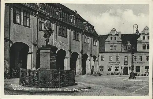 Dessau-Rosslau Grosser Markt mit Denkmal des alten Dessauer / Dessau-Rosslau /Anhalt-Bitterfeld LKR