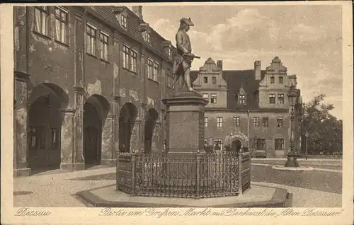 Dessau-Rosslau Partie am Grossen Markt mit Denkmal des Alten Dessauer / Dessau-Rosslau /Anhalt-Bitterfeld LKR