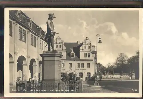 Dessau-Rosslau Der Alte Dessauer auf dem Grossen Markt / Dessau-Rosslau /Anhalt-Bitterfeld LKR