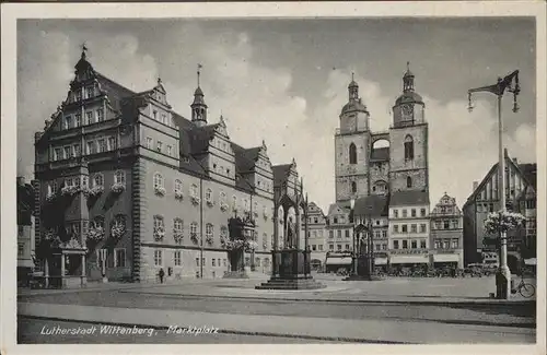 Wittenberg Lutherstadt Marktplatz mit Rathaus und Stadtkirche / Wittenberg /Wittenberg LKR