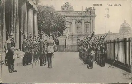 Berlin Neue Wache Wachabloesung Soldaten Kat. Berlin