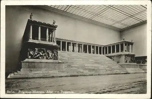 Berlin Pergamonmuseum Altar von Pergamon Kat. Berlin