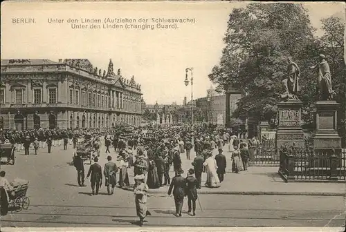 Berlin Unter den Linden Aufziehen der Schlosswache Kat. Berlin