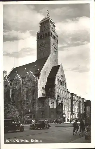 Neukoelln Rathaus Autos Kat. Berlin