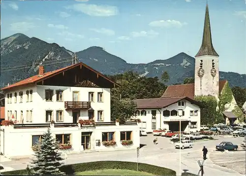 Marquartstein Kirche mit Hochplatte Autos Kat. Marquartstein