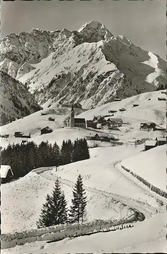 Hirschegg Kleinwalsertal Vorarlberg mit Widderstein und Baerenkopf Kat. Mittelberg