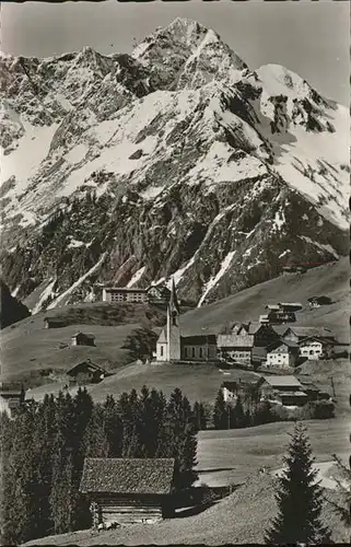 Hirschegg Kleinwalsertal Vorarlberg mit Blick auf Widderstein und Baerenkopf Kat. Mittelberg