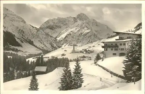 Hirschegg Kleinwalsertal Vorarlberg Blick auf Widderstein und Baerenkopf Kat. Mittelberg